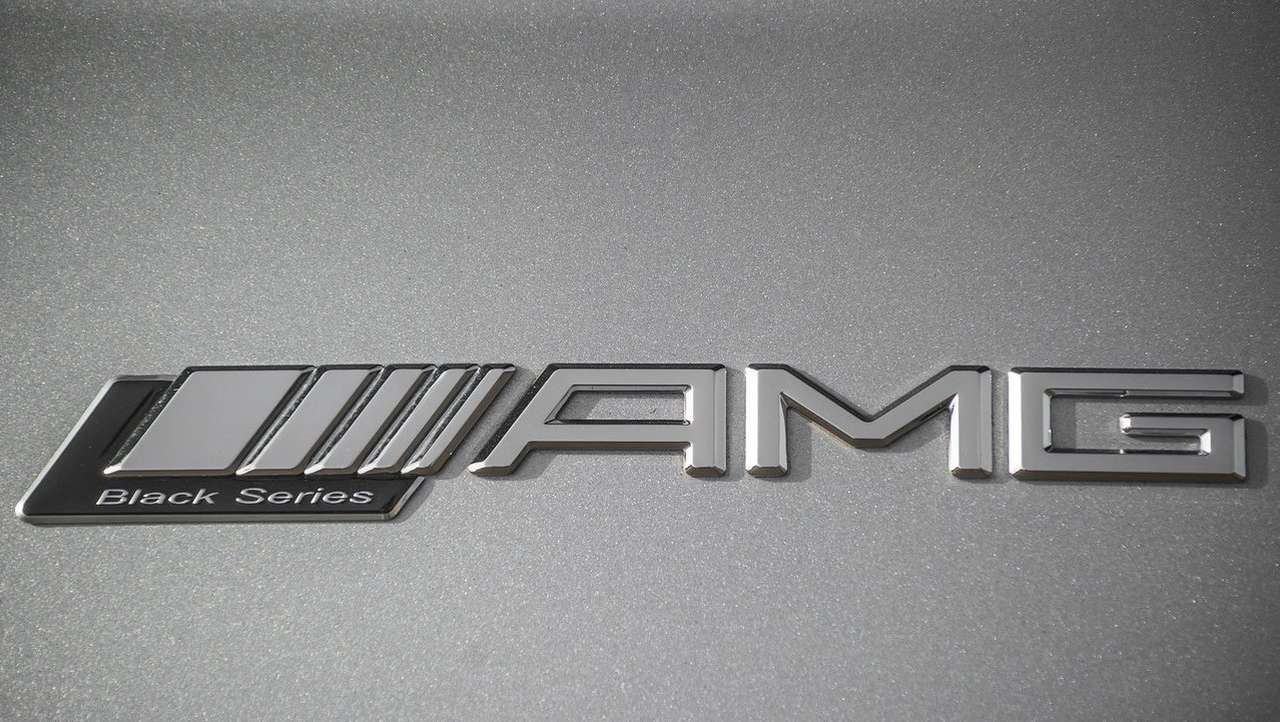 В Mercedes-AMG затеяли гибридный суперкар