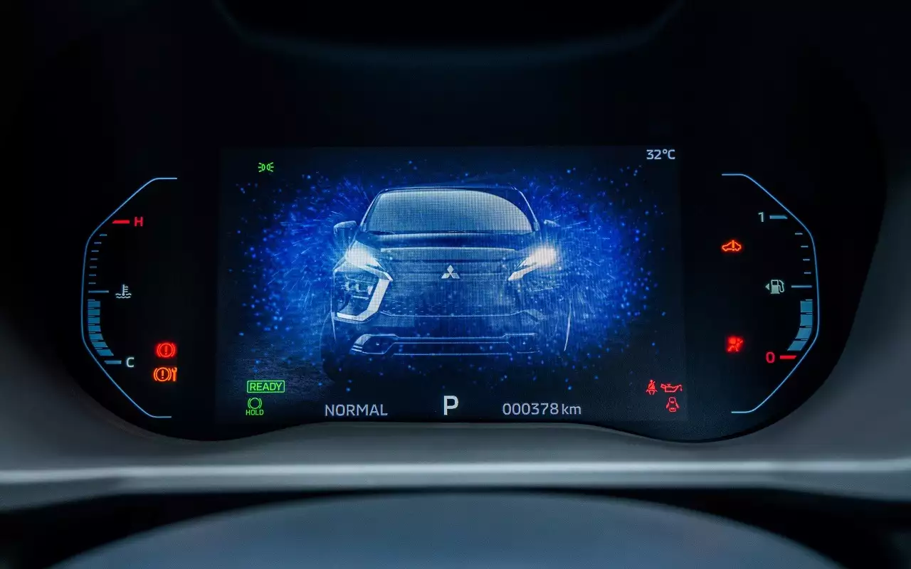 Приборная панель Mitsubishi Xpander