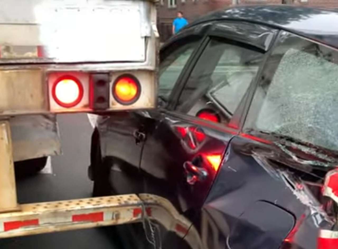 «Художественная» резьба по кузову: мастер-класс водителя фуры