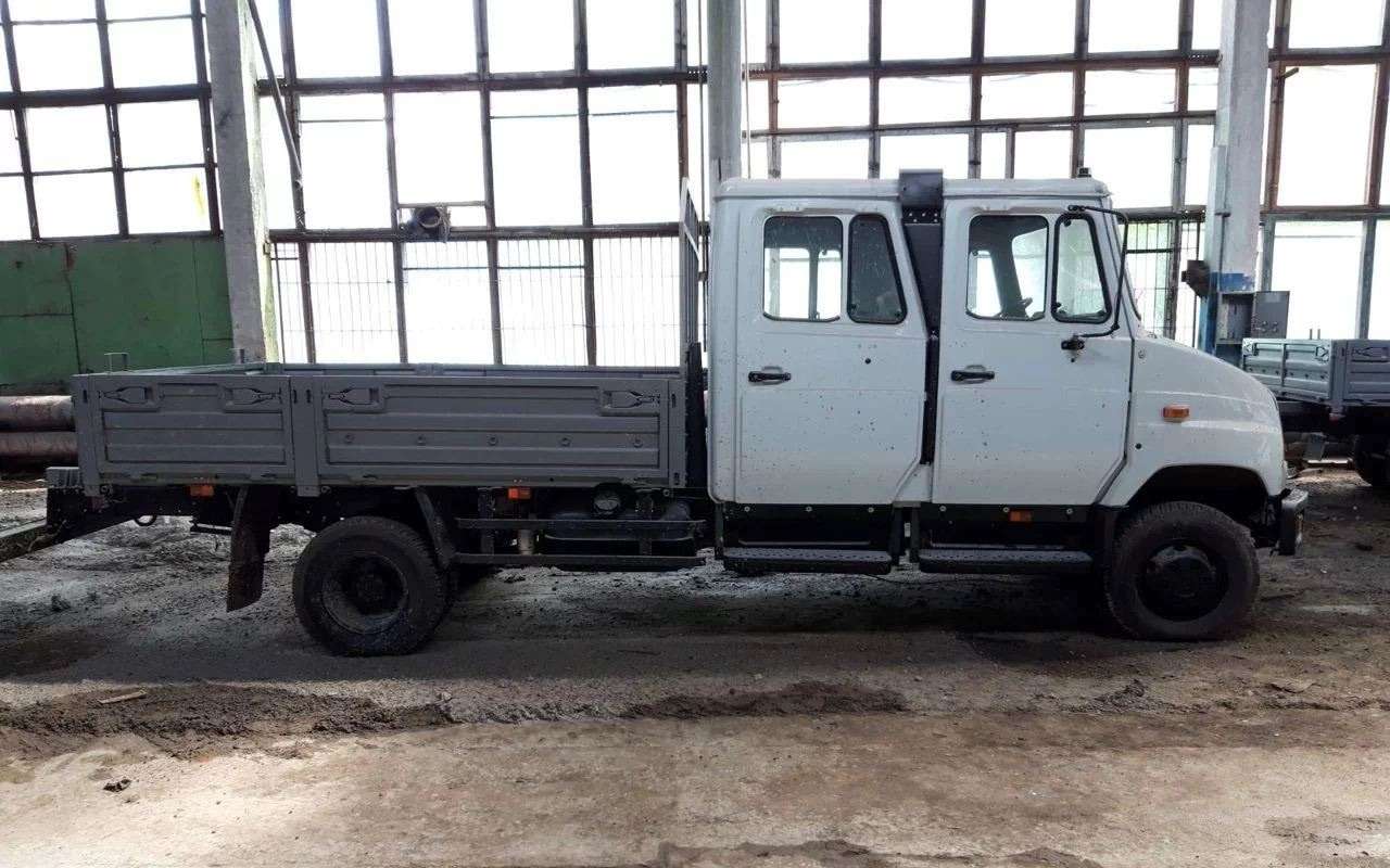 Найден склад с новыми грузовиками ЗИЛ – их можно купить