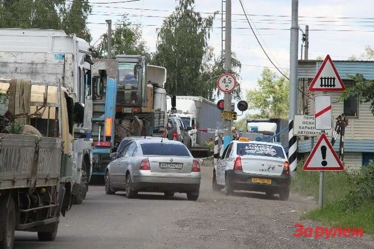Опрос «За рулем»: В авариях на ж/д переездах виноваты сами водители