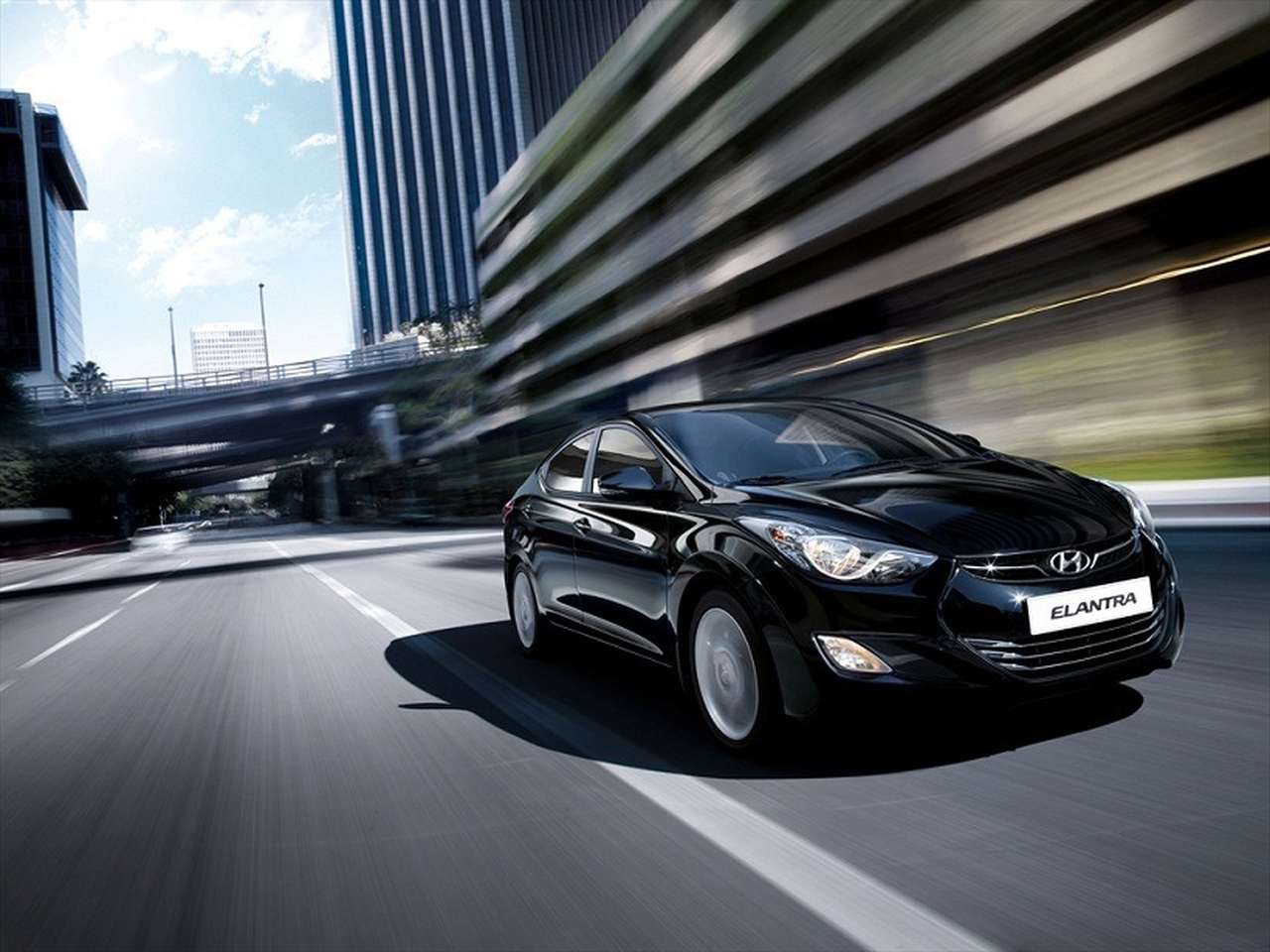 Hyundai добавила Elantra шумоизоляцию и опций