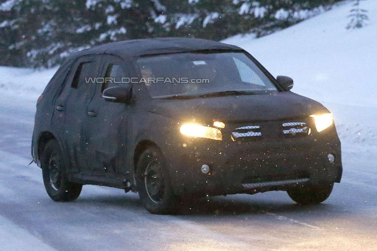 Новый кроссовер Suzuki вышел на испытания