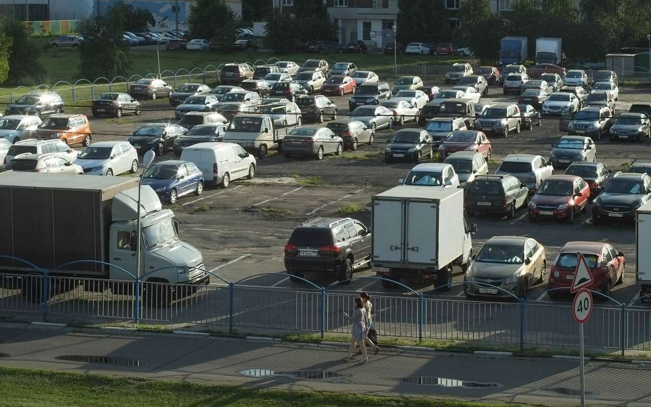 Почему заезжать на парковку нужно задним ходом