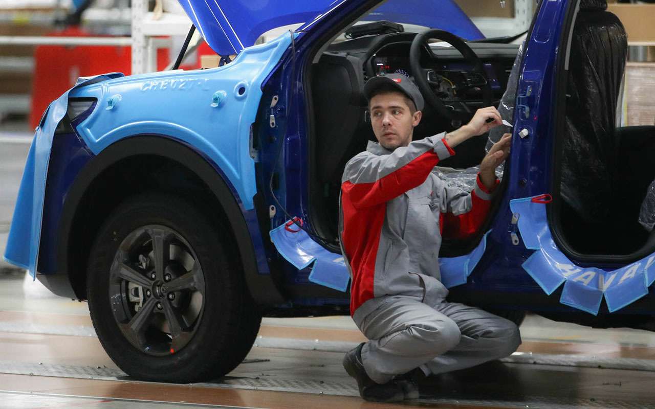 В феврале-марте машины опять подорожают. Из-за государства