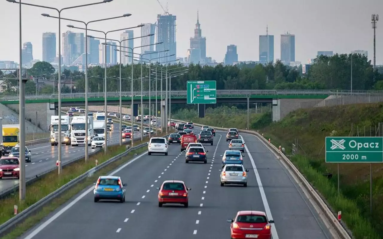 Польша закрывает военные объекты для китайских автомобилей