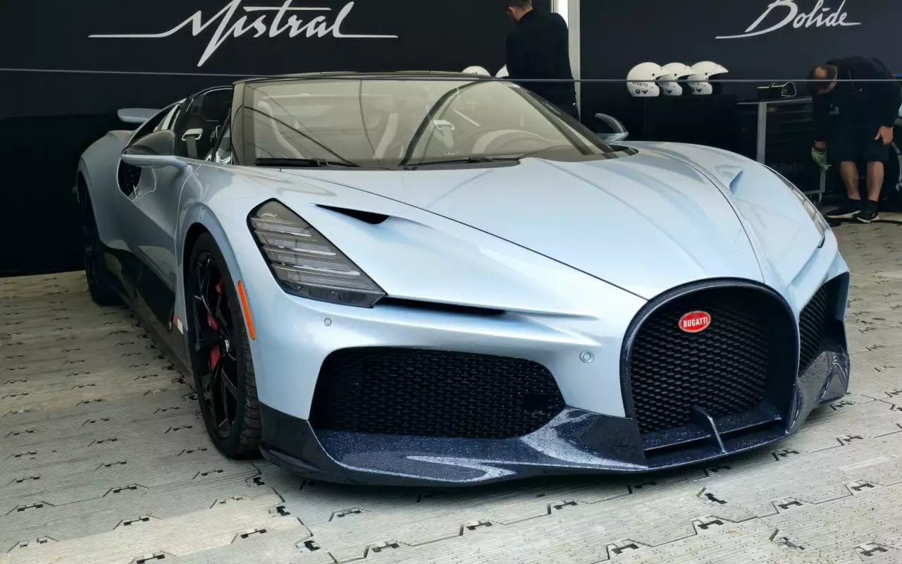 В России впервые за 13 лет поставили на учет новый Bugatti