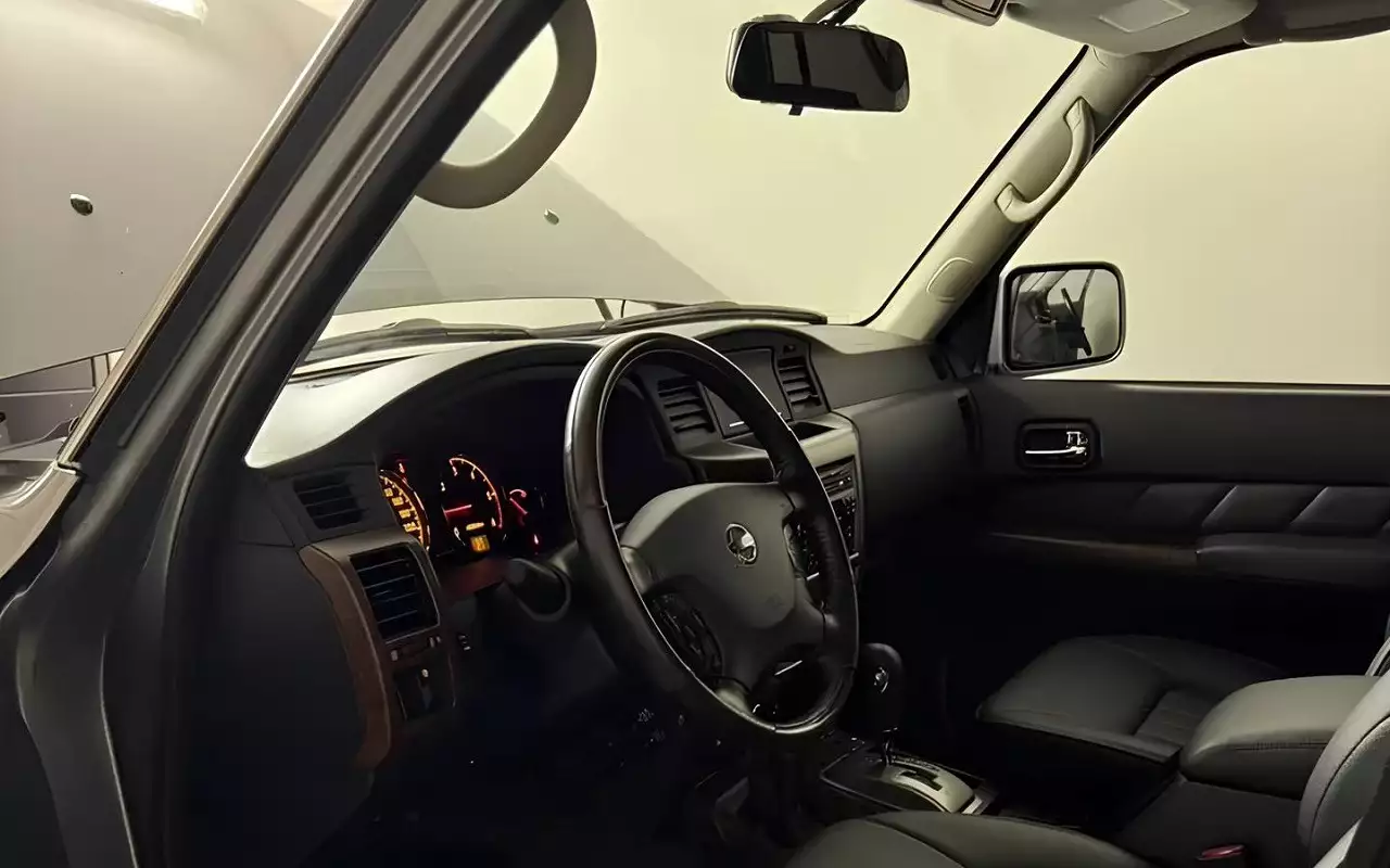 Интерьер Nissan Patrol Y61