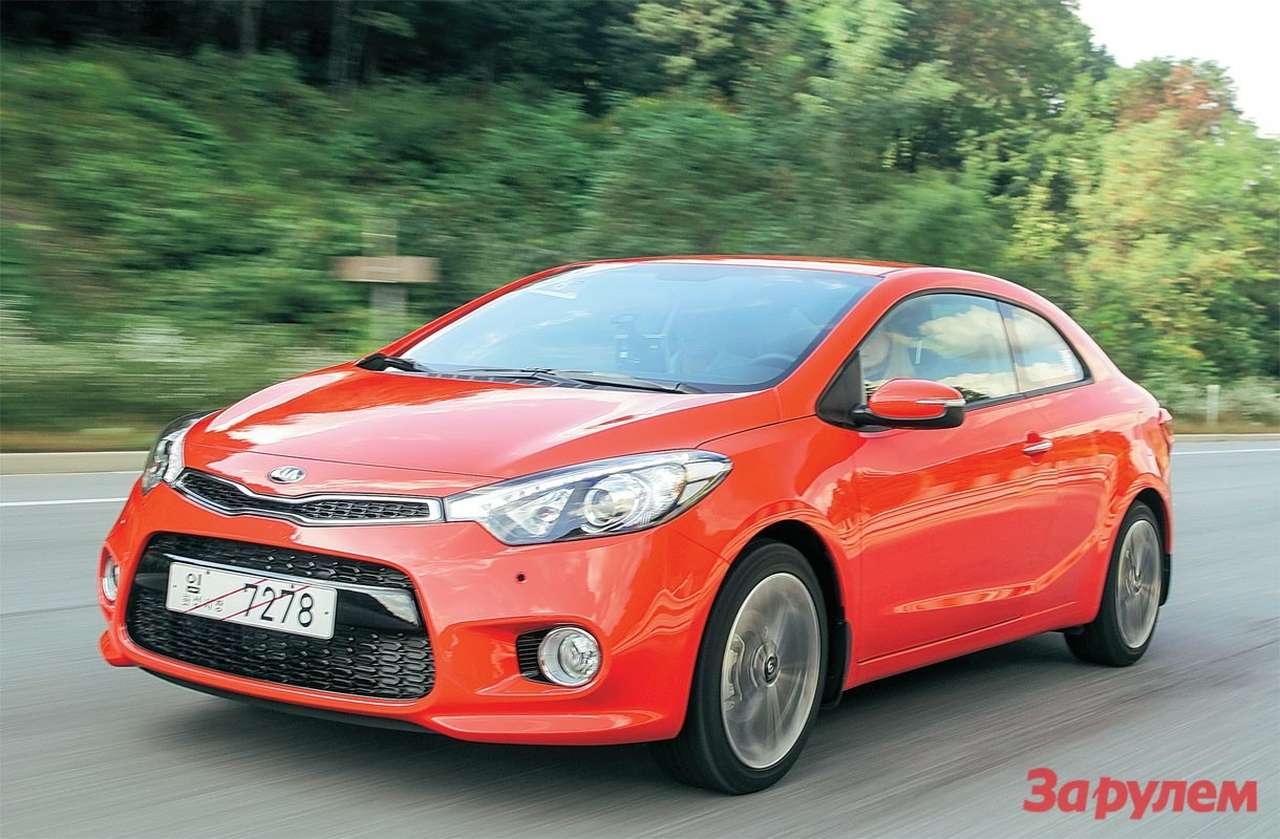 В движении «Церато Куп» – сама стремительность. От базовой модели купе достались только капот и передние крылья. 