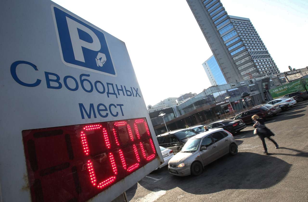 МАДИ рекомендует поднять тариф на парковки в Москве до 230 рублей