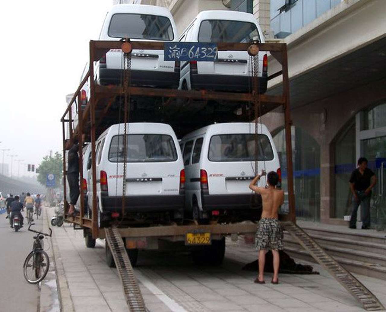 GM продал в Китае больше 2 млн машин