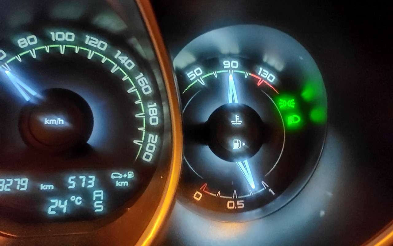 129 тыс. км с Lada Vesta: проблемка с приборкой и простое решение