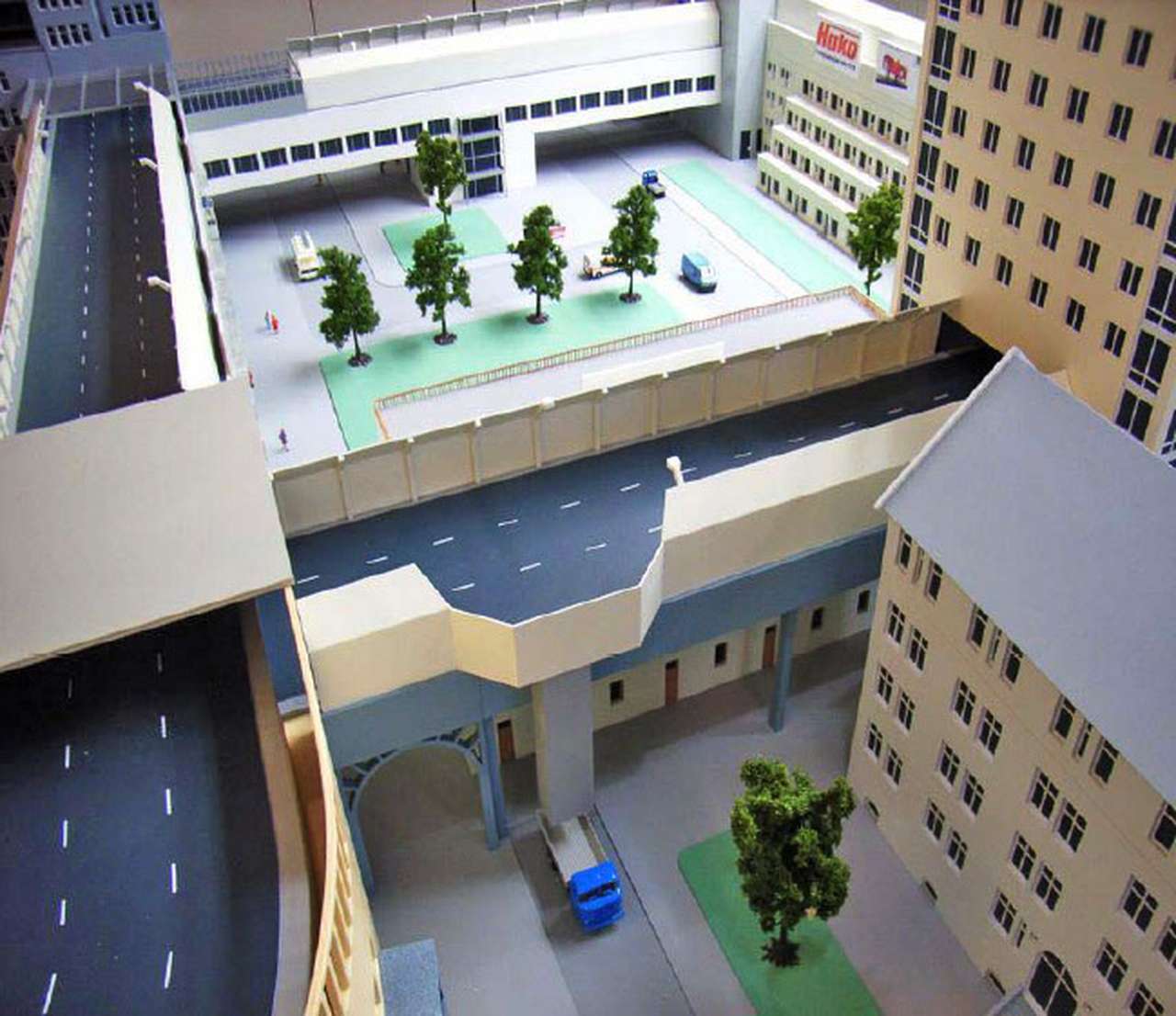 Старый проект строительства дорог на крышах домов возвращается в Москву