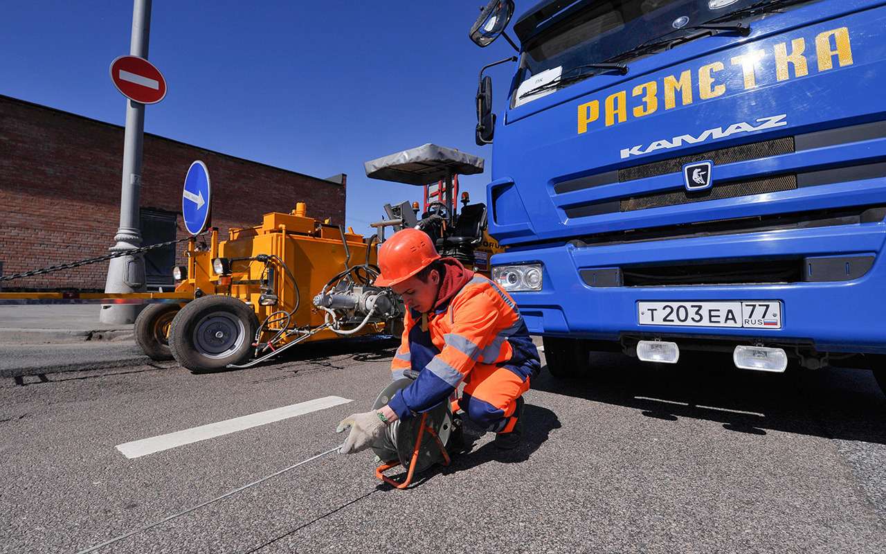 Разметка на дороге станет заметнее: при ее нанесении будут использовать...