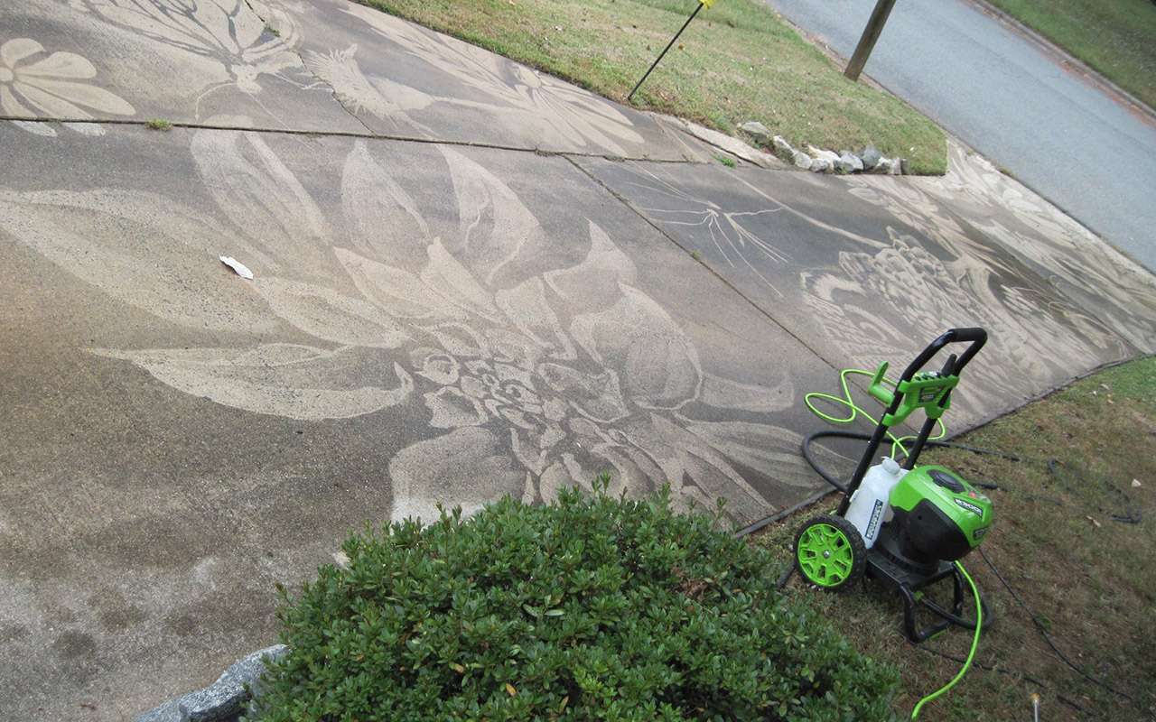 Рисунки на асфальте: вот на что способна моющая машина
