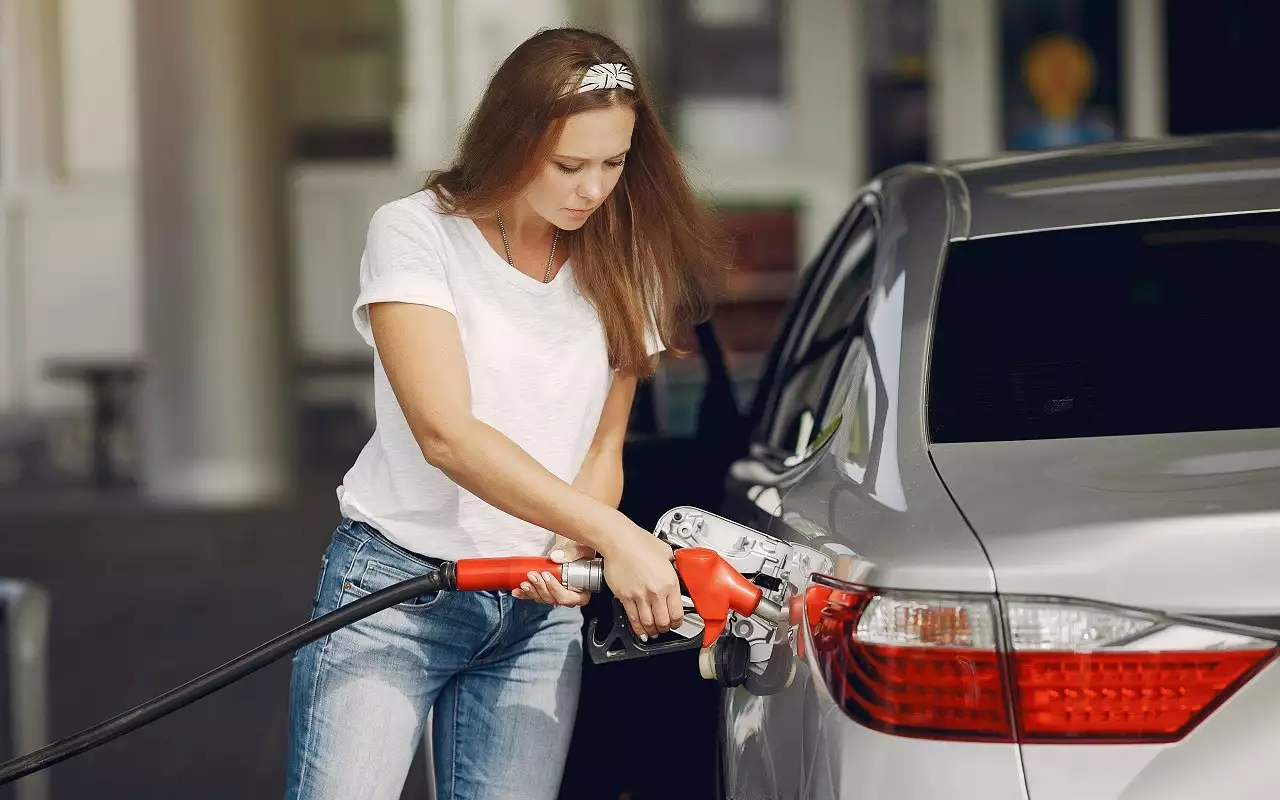 Минэнерго выявило рост цен на частных заправках