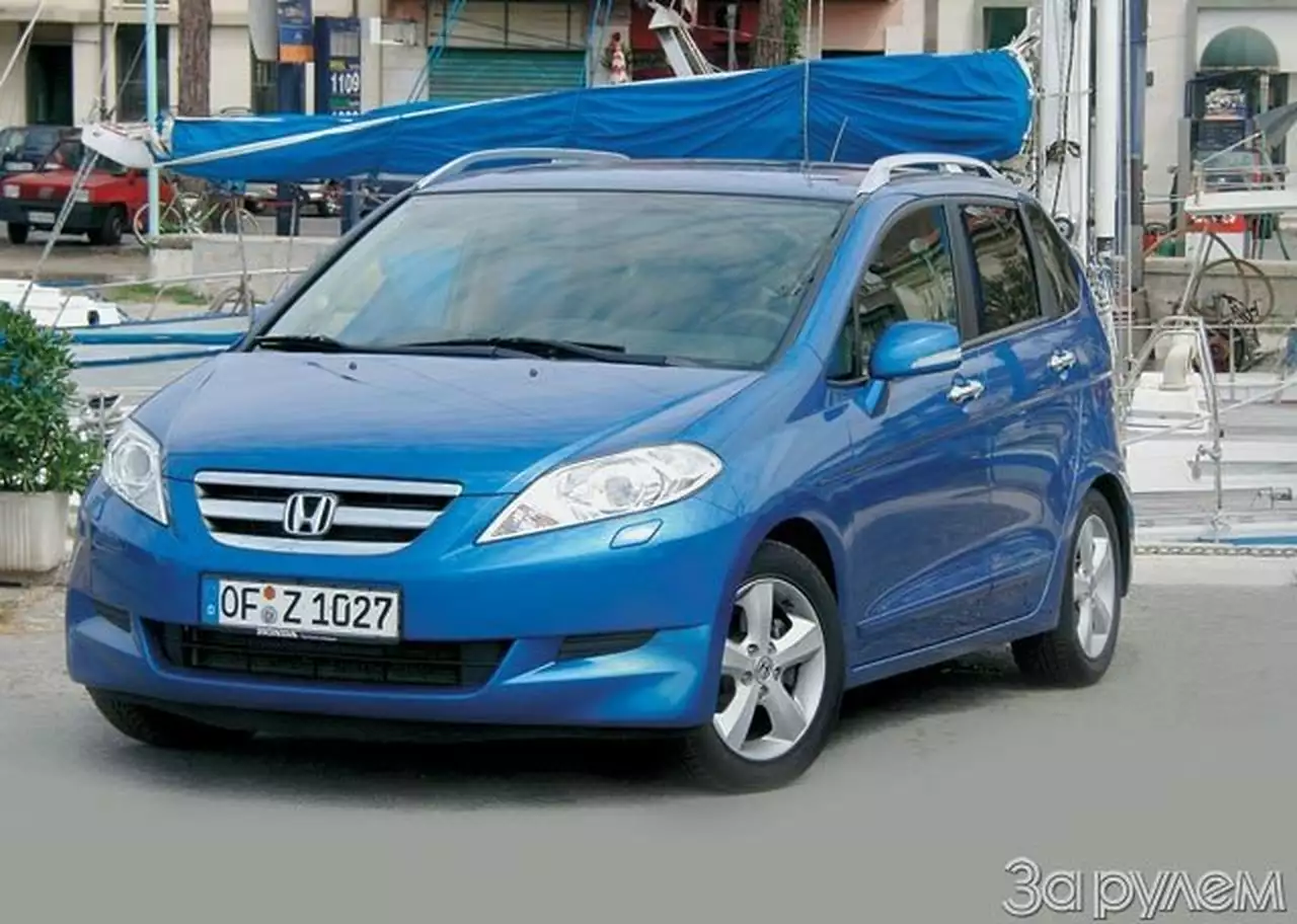 HONDA FR-V. В две шеренги