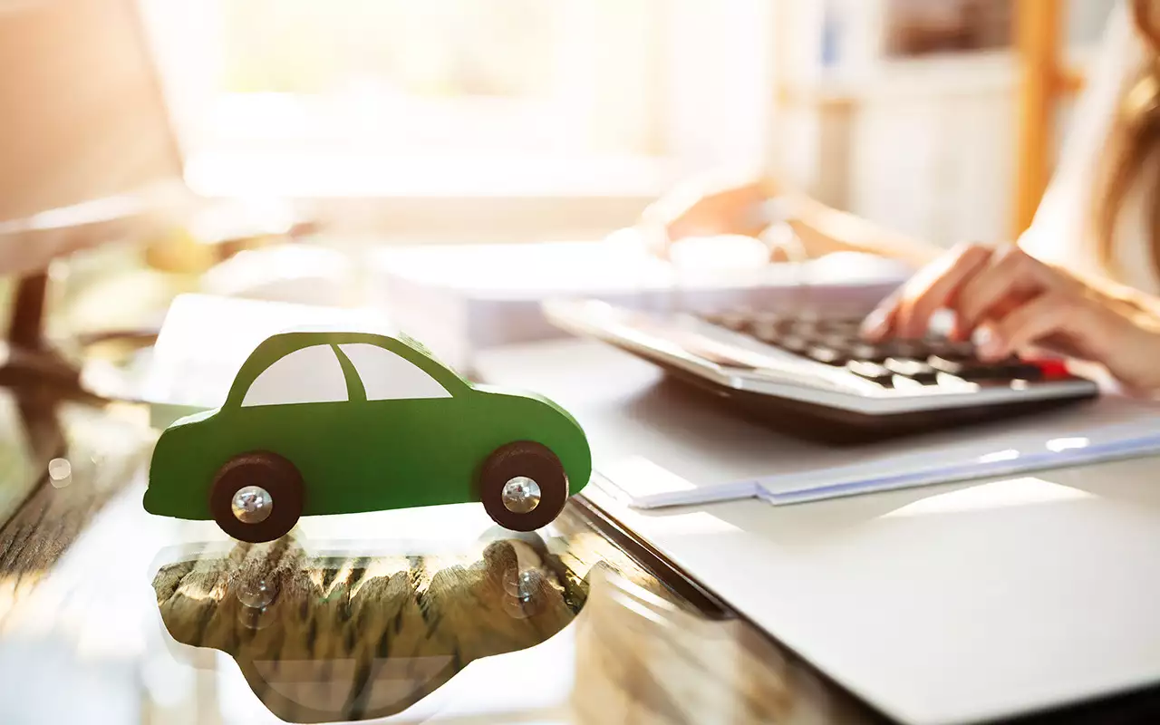 Российский рынок авто впервые с 2015 года упал в денежном выражении