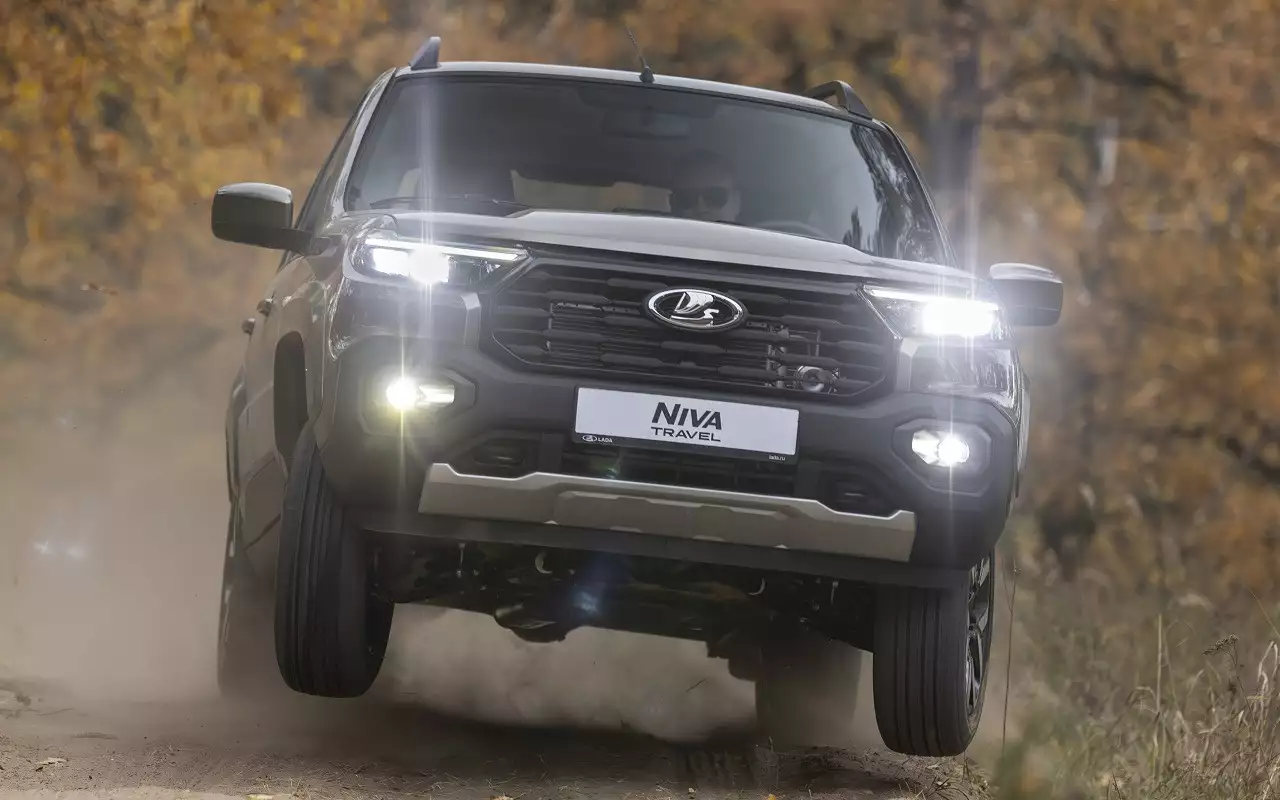 Нива с новым мотором — пытаемся въехать в крутой песчаный подъем!