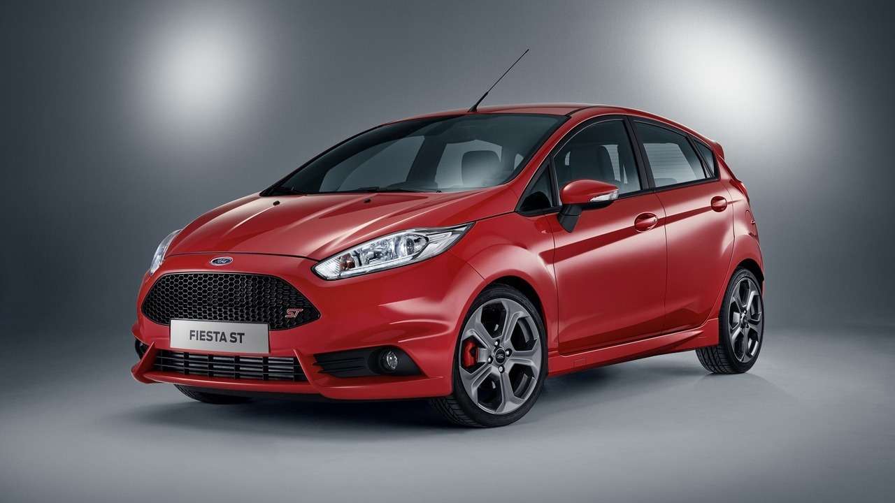 Ford Fiesta ST захлопала дверьми