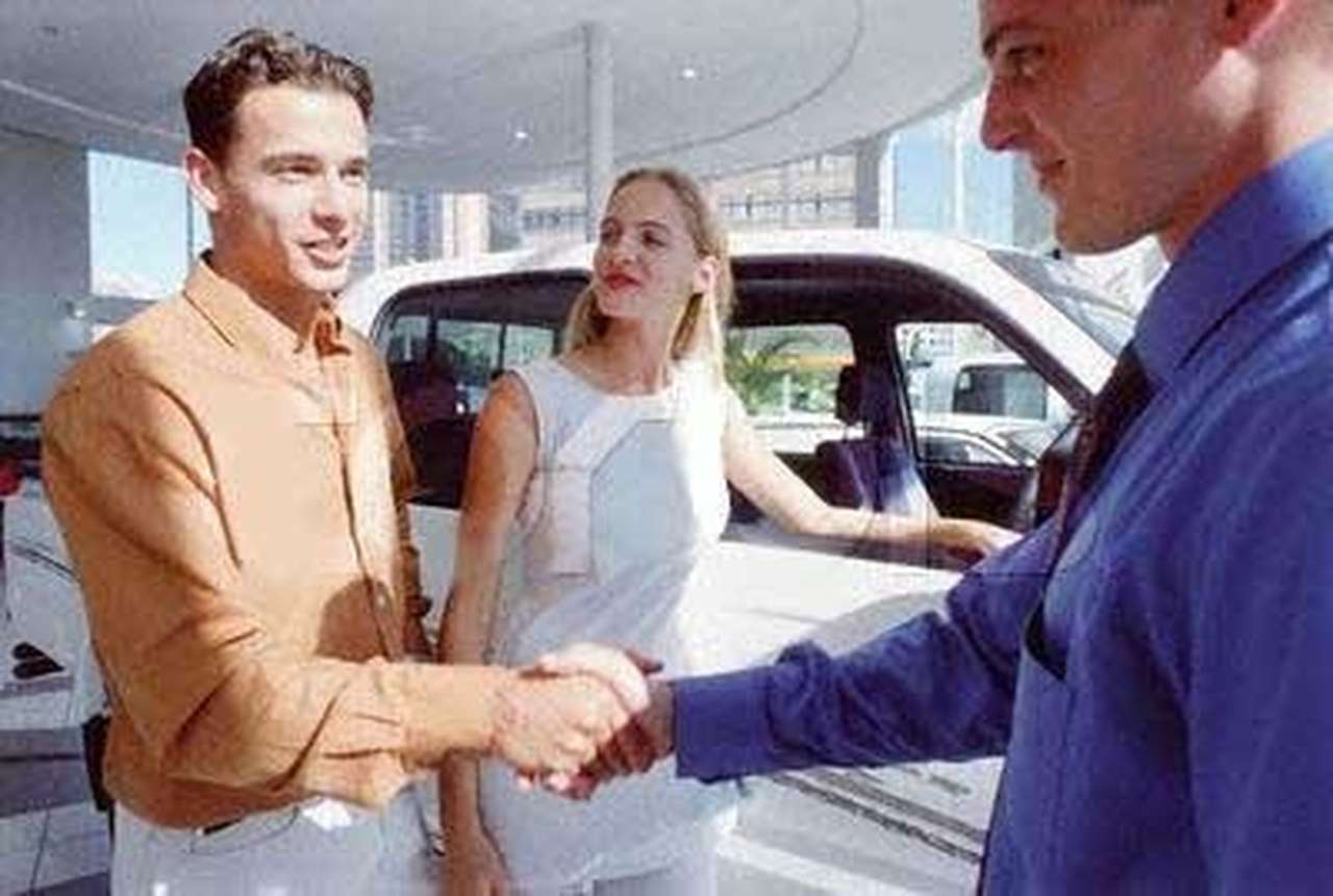 Chrysler распродает машины рабочим "по-дешевке"