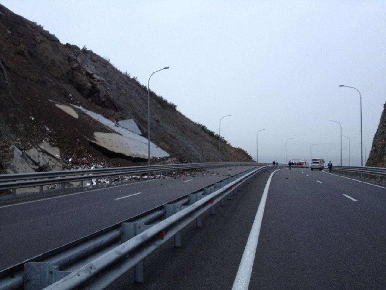 На злополучной трассе в Приморье сошел оползень
