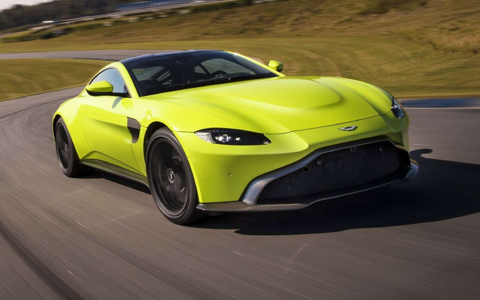 Автомобиль Aston Martin Vantage: обзор, новости, машина Астон Мартин Вантаж  — характеристики, разные поколения, комплектации Aston Martin Vantage —  сайт За рулем www.zr.ru