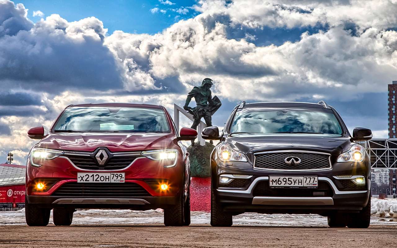 Arkana – ярко выраженное кросс-купе. Но что-то от такой стилистики есть и у QX50, который прежде назывался EX и выпускается с 2007 года с некоторыми изменениями.