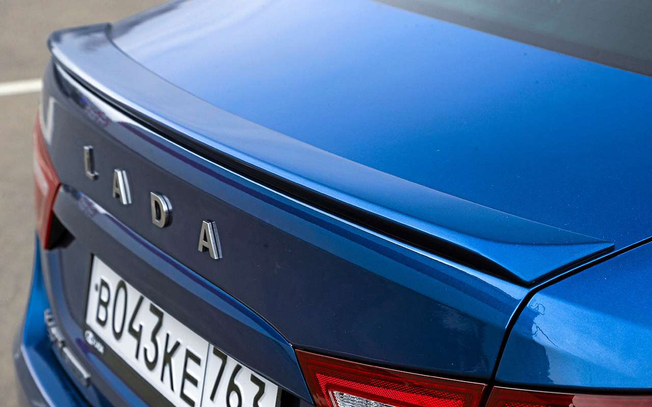 Что с крышкой багажника у Весты?! — ответ эксперта