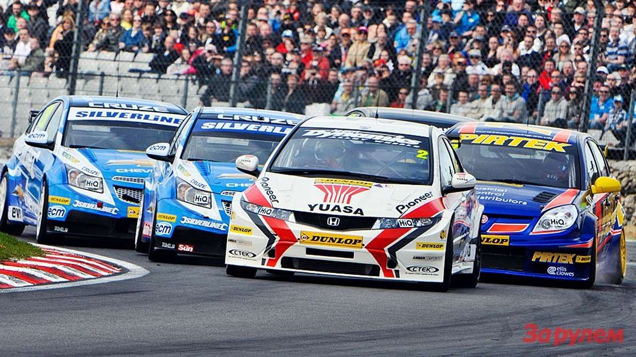 В чемпионате WTCC выступает российская команда LADA Sport Lukoil.