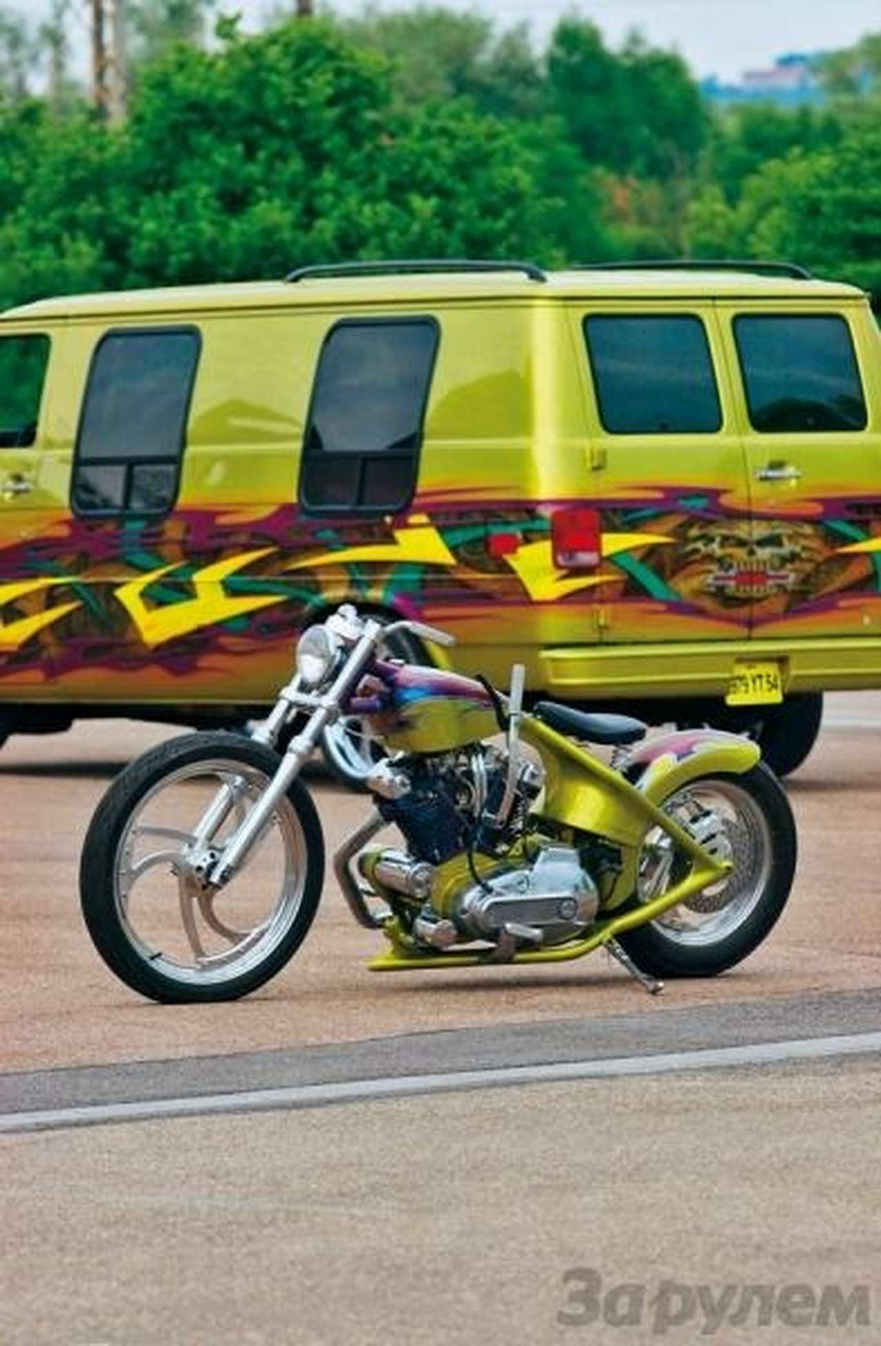 Krone Slug (2005 г.) На постройку ушло около года. Фишка - "дюбовская" рама со смешанным франко-английским названием Rigide Frameless, то есть "жесткая безрамная". На самом деле ,конечно , речь идет о хребтовой конструкции без традиционных передних труб.