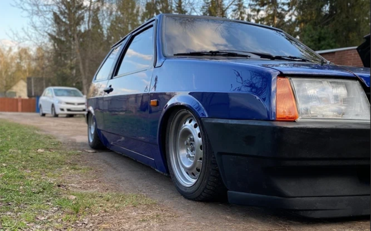 Как оно ездит? На продажу выставили экстремально низкий ВАЗ-2108