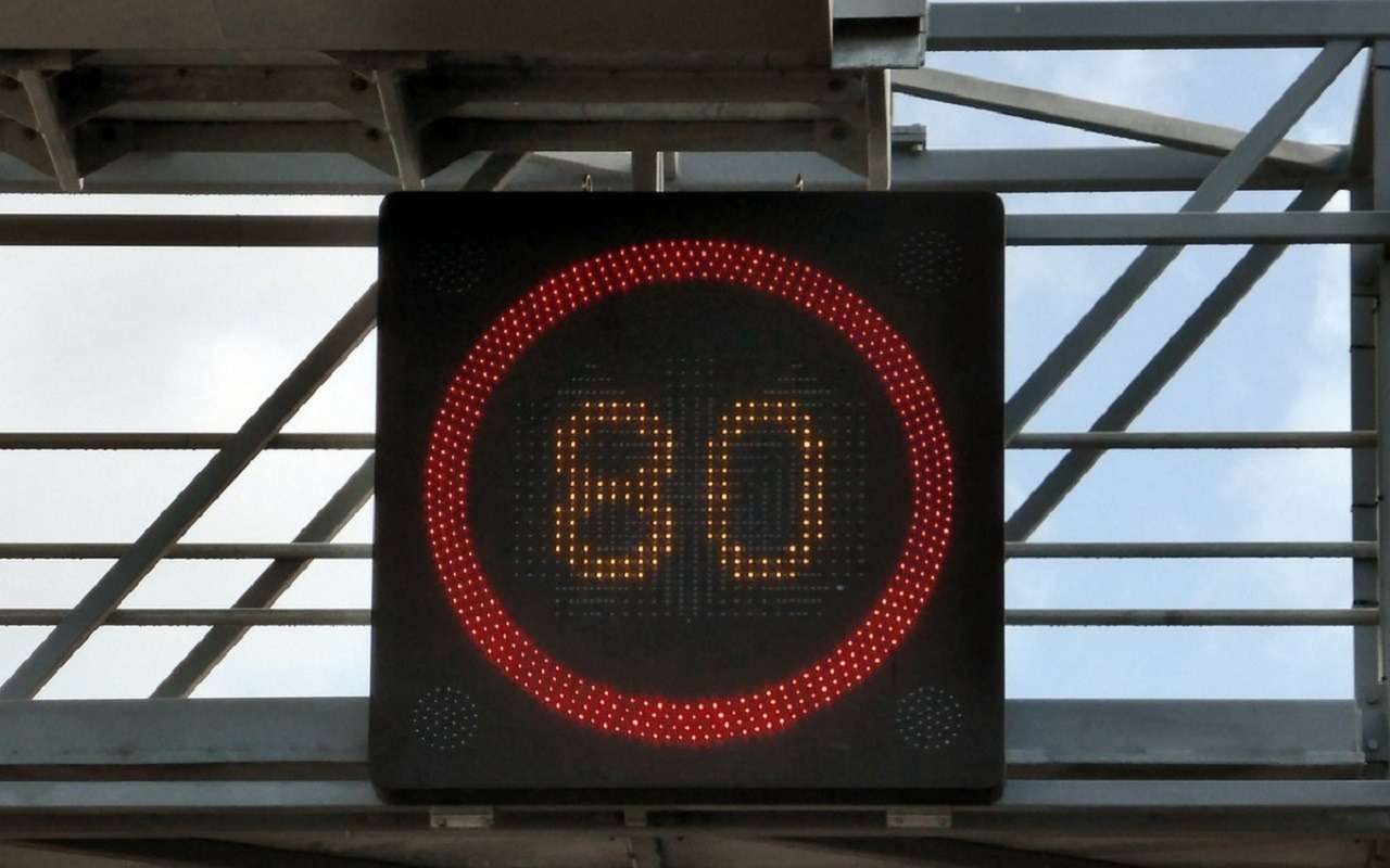 Электронные знаки хотят наделить особой силой