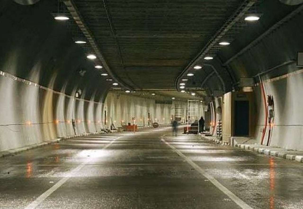 Гололед ограничил движение в Волоколамском тоннеле