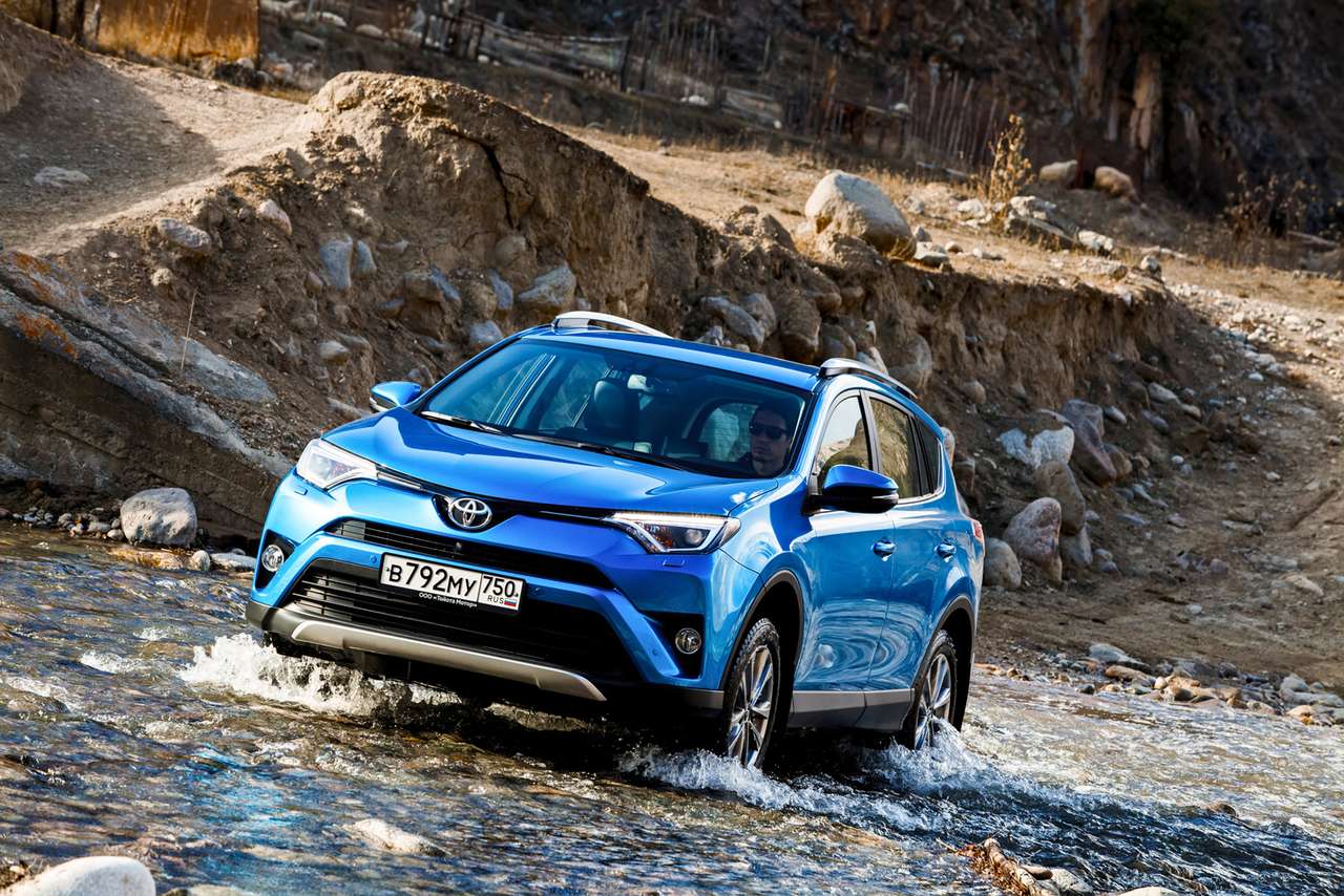 Toyota RAV4. Цены на машину образца 2016 года начинаются с 1 099 000 руб.