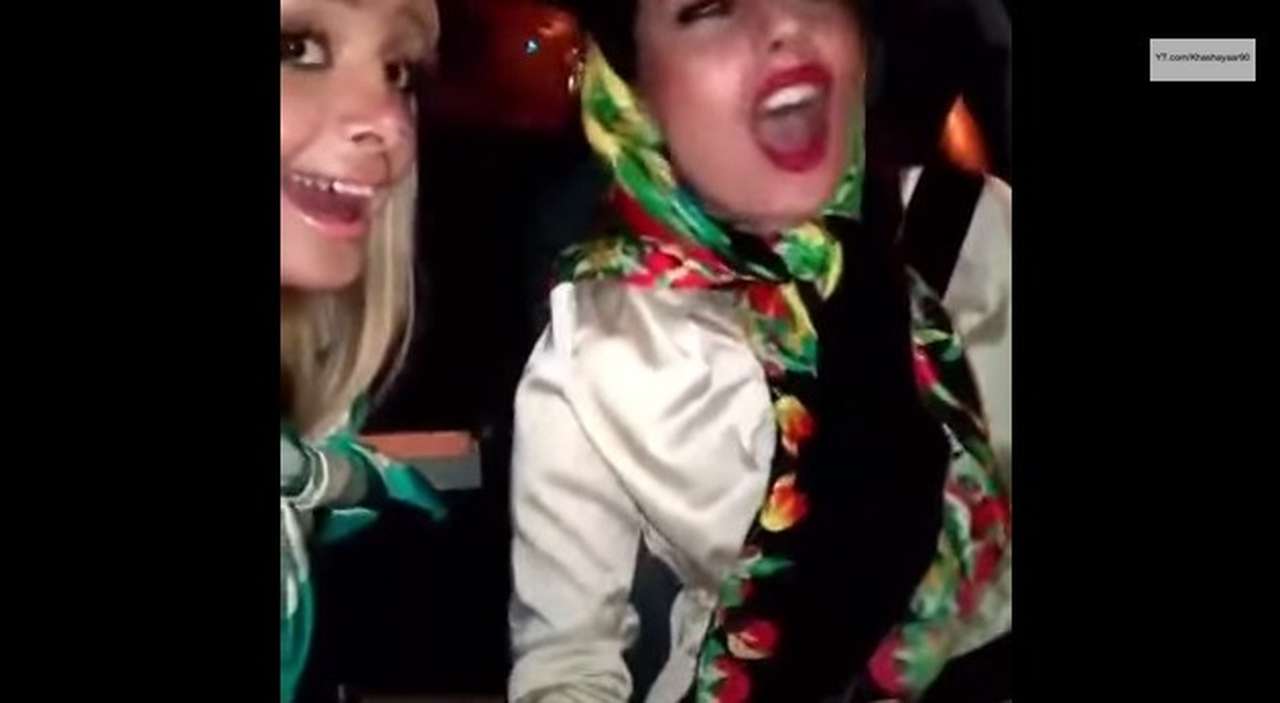 «Селфи»-караоке за рулем закончилось больницей