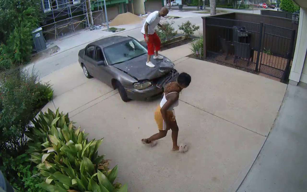 Вот так надо делать жестянку! — видео рихтовки без съема капота