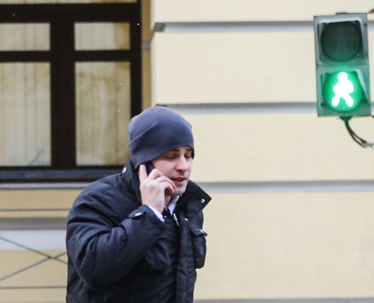 За разговоры по мобильному накажут как водителей, так и пешеходов