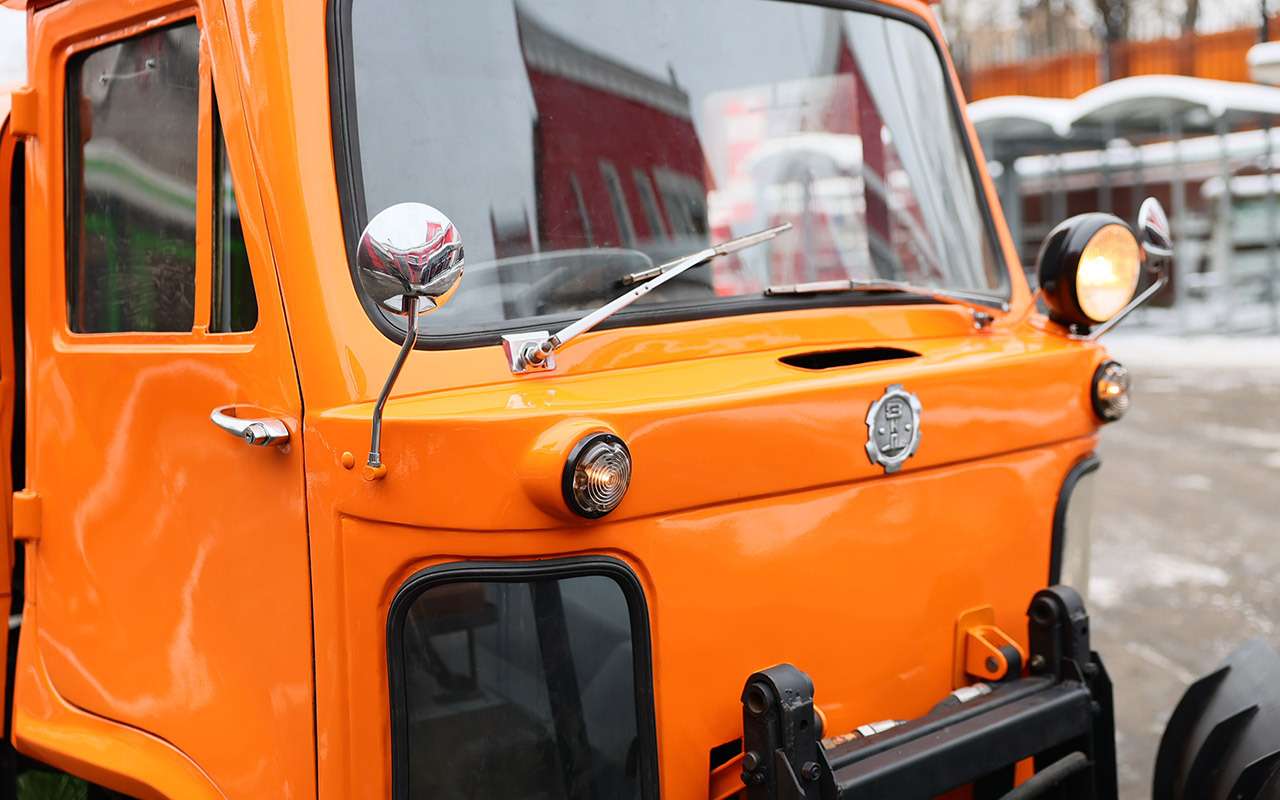 Посмотрите, какие машины убирали наши улицы раньше