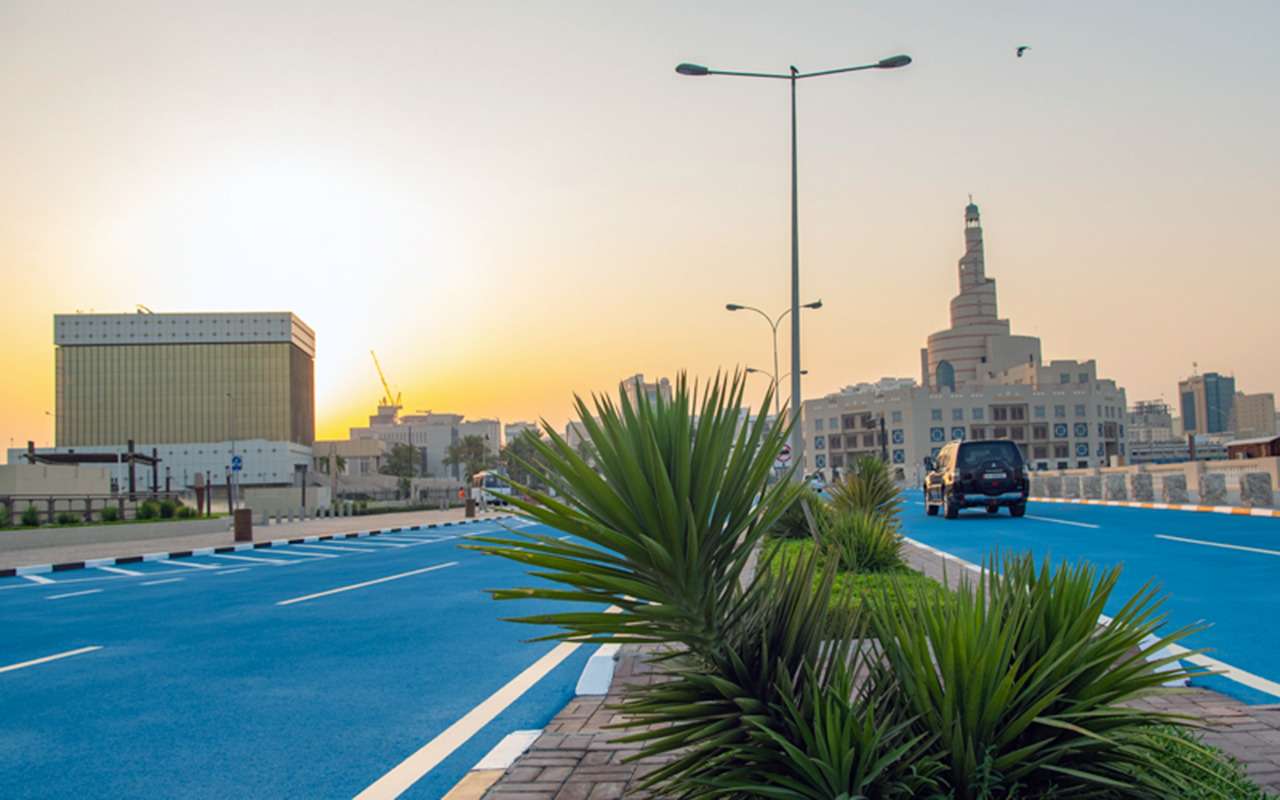 Власти Катара экспериментируют с цветами для покраски асфальта