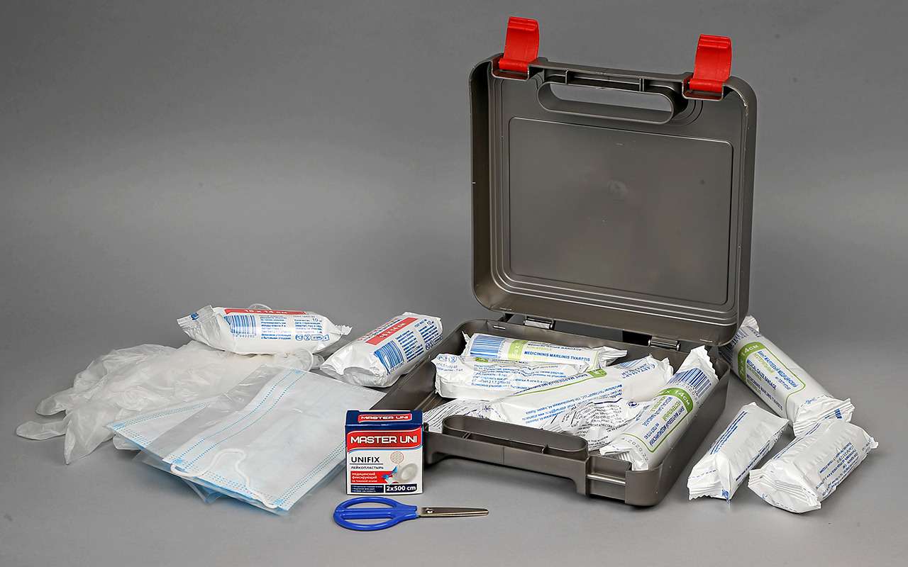 Водители рассказали, что у них в автомобильной аптечке