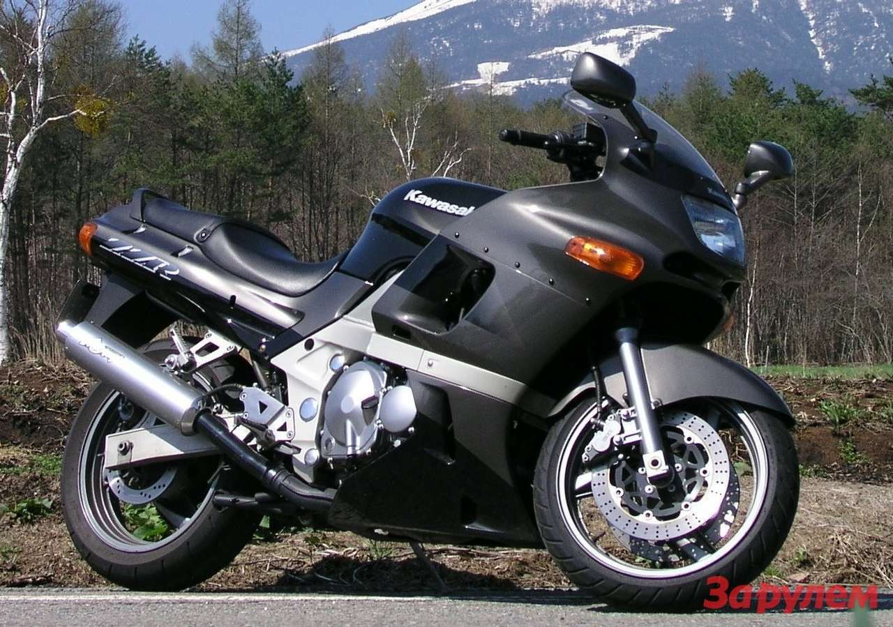 Kawasaki ZZ-R400: спорт-турист, 1990–1997 гг., 398 см³, 53 л.с., 197 кг, 80 000–180 000 руб.