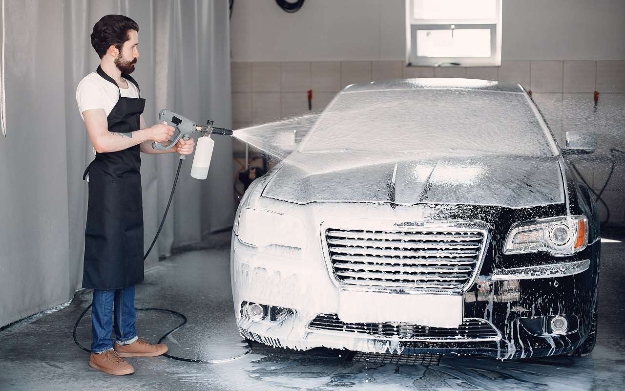 Сколько денег оставили россияне на АЗС, СТО и мойках в 2025-м?