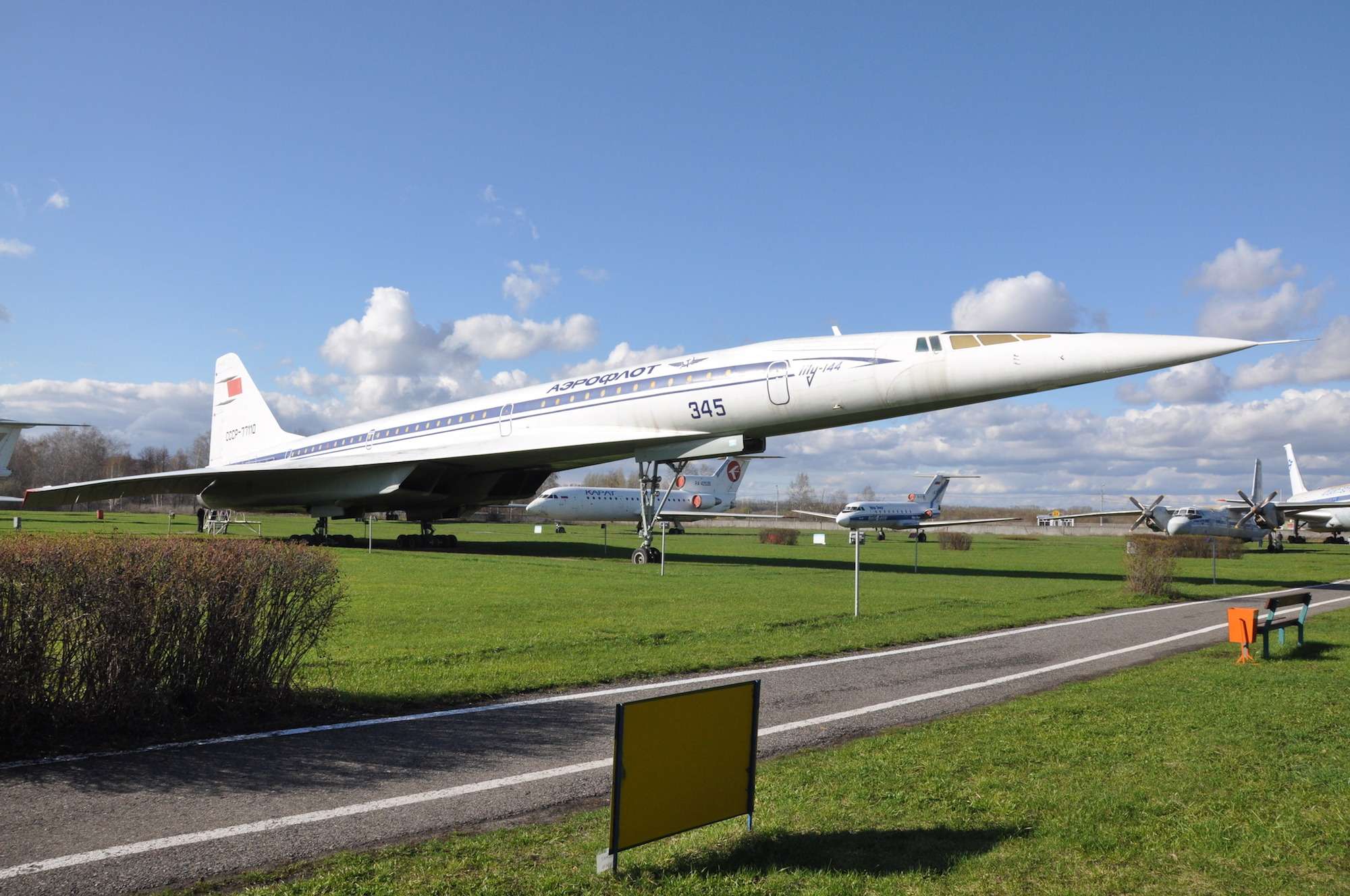 Ту 144 пассажирский самолет скорость. Ту-144 пассажирский самолёт. Ту-144 сверхзвуковой. Реактивный пассажирский самолет ту 144. Советский сверхзвуковой пассажирский самолёт ту-144.