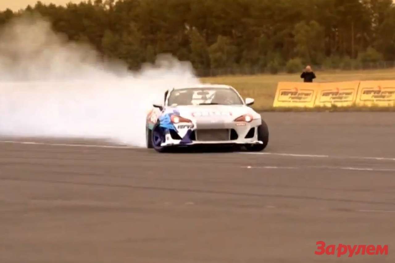На тысячесильной Toyota GT 86 установлен мировой рекорд по скоростному дрифту (ВИДЕО)