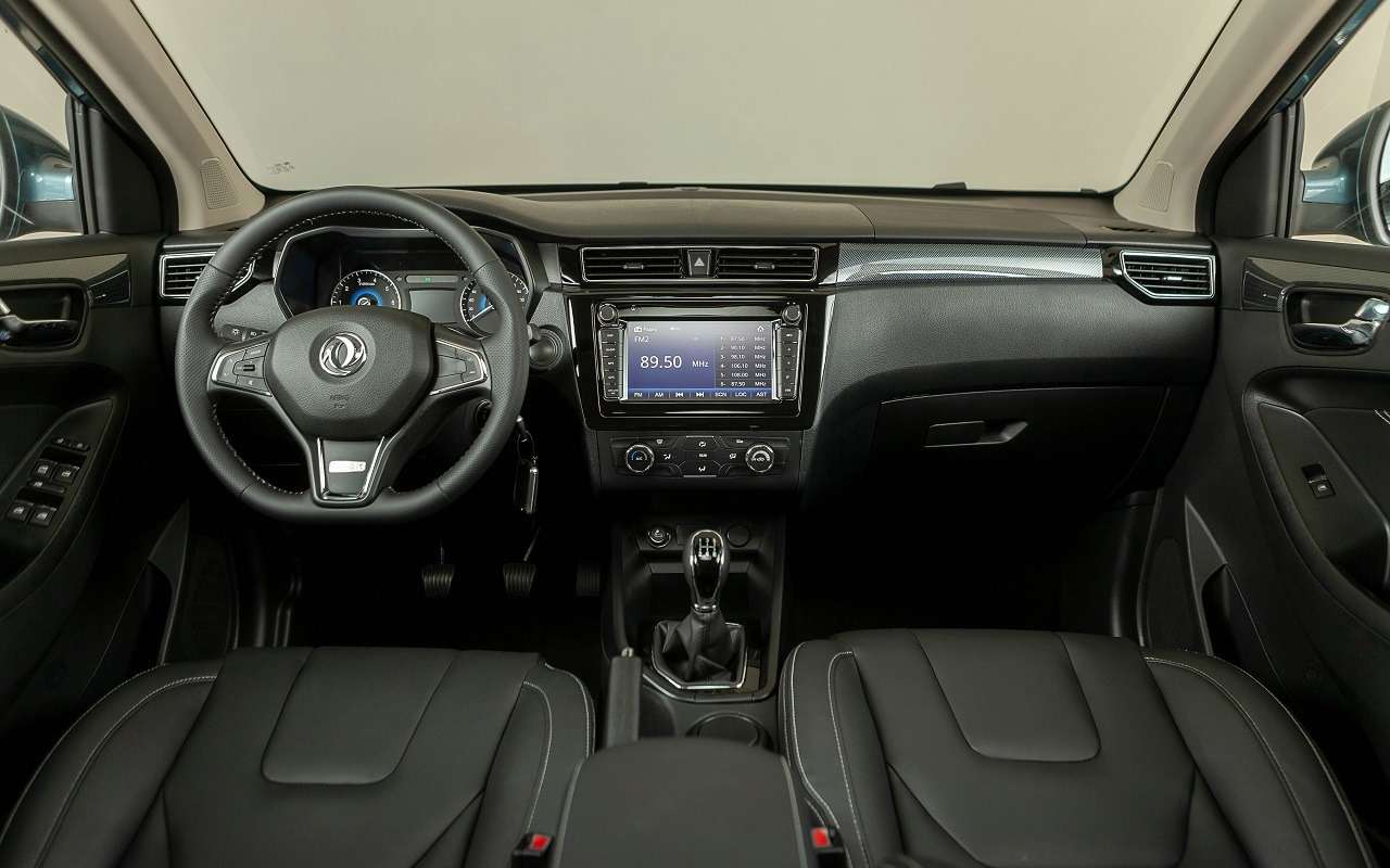 Интерьер Dongfeng 580