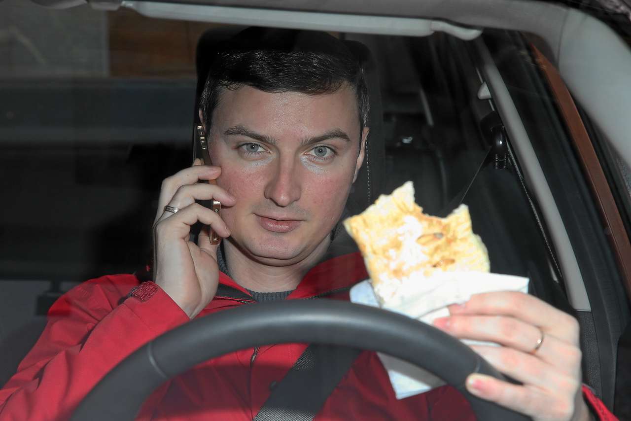  Мы ведь так никогда не делаем во время движения, правда?