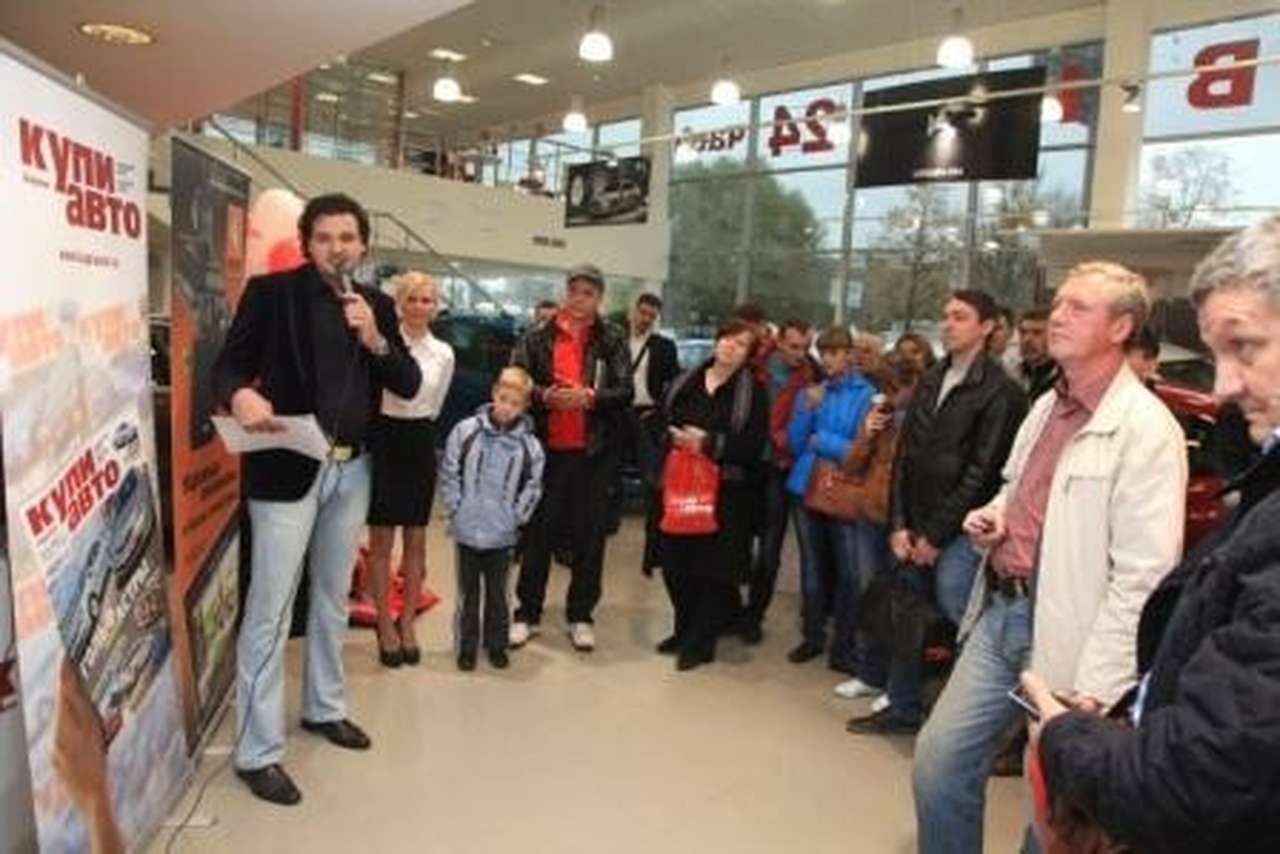 Журнал «Купи авто» вручил подарки покупателям «Ситроен»