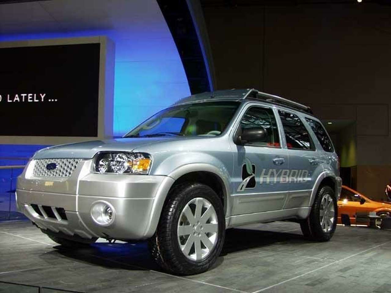 Ford запускает первый гибрид