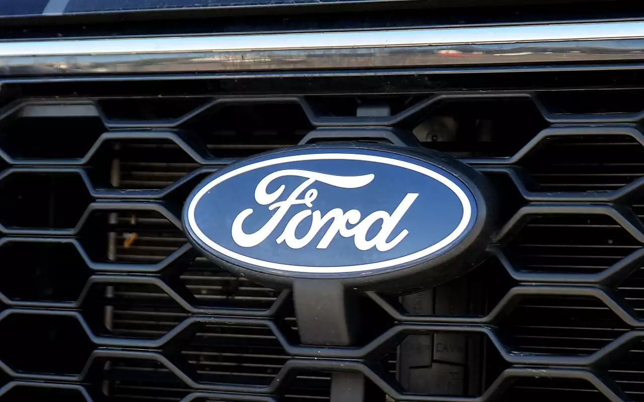 Ford зарегистрировал в России товарный знак Tourneo